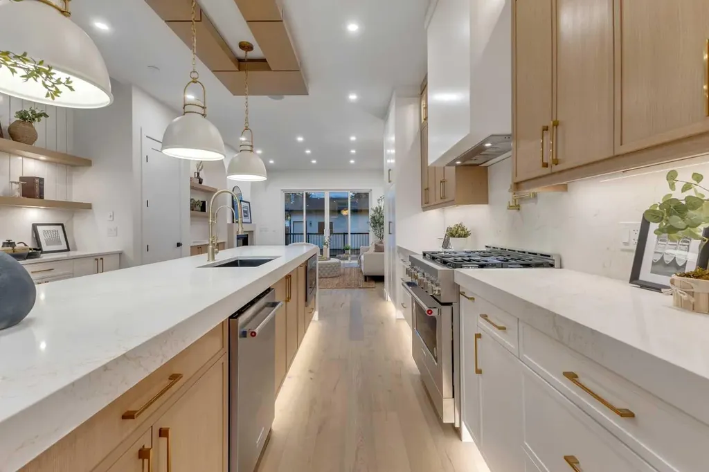 2430 36 Street SW Calgary AB T3E2Z5