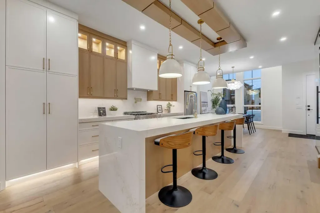2430 36 Street SW Calgary AB T3E2Z5