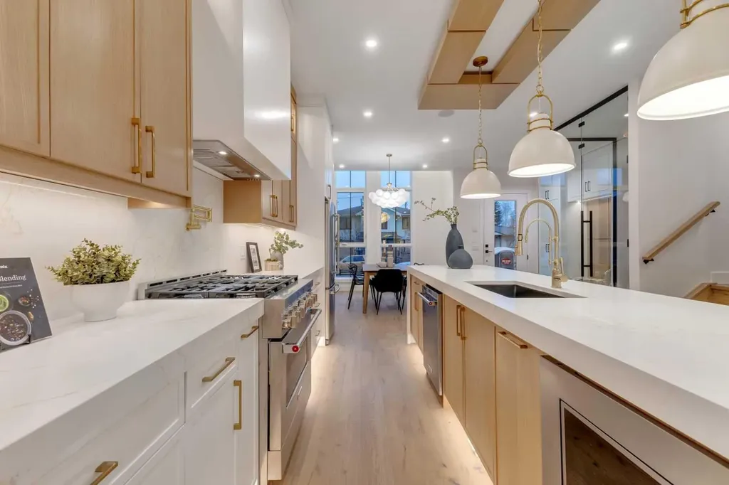2430 36 Street SW Calgary AB T3E2Z5