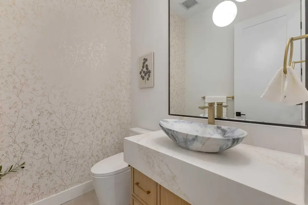 2430 36 Street SW Calgary AB T3E2Z5