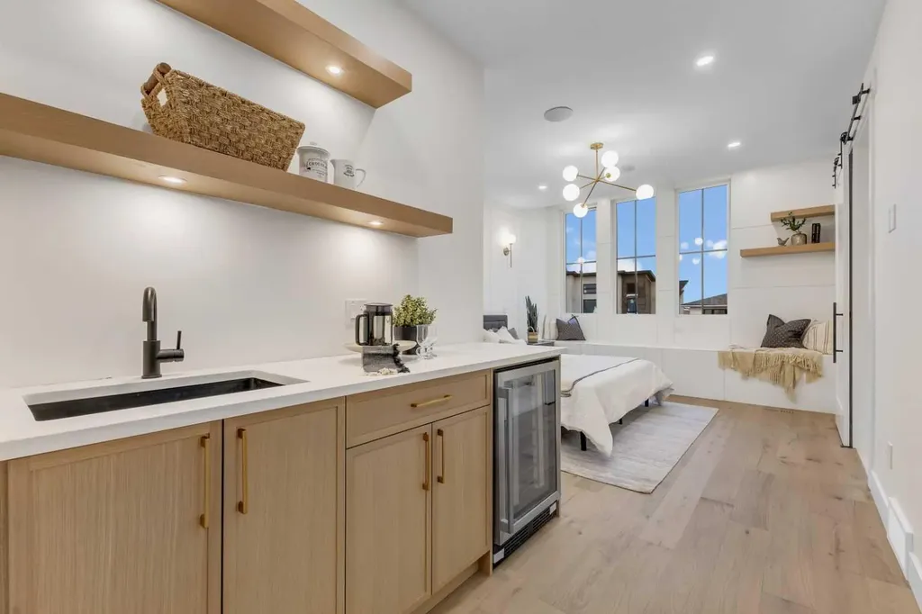 2430 36 Street SW Calgary AB T3E2Z5