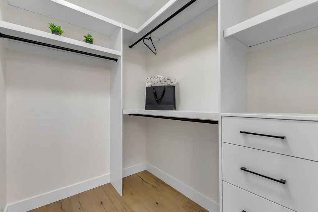 2430 36 Street SW Calgary AB T3E2Z5
