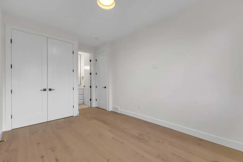 2430 36 Street SW Calgary AB T3E2Z5