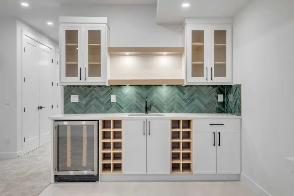 2430 36 Street SW Calgary AB T3E2Z5