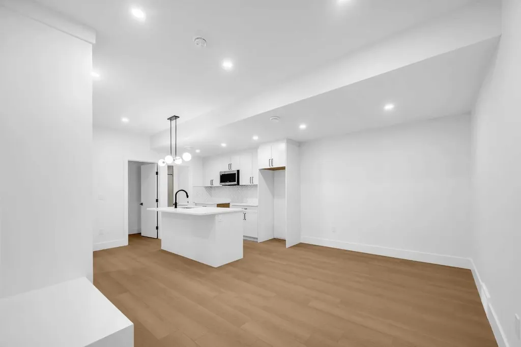 2430 36 Street SW Calgary AB T3E2Z5
