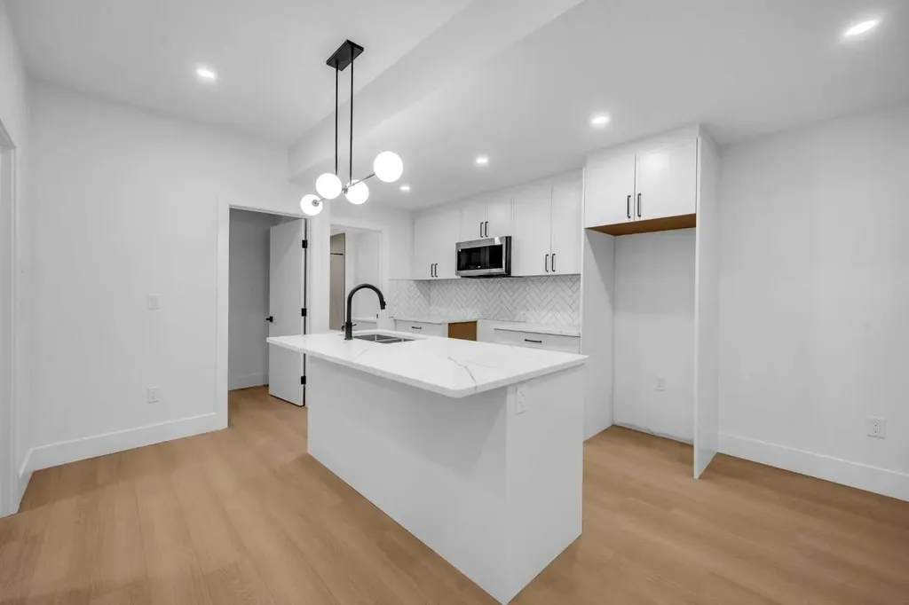 2430 36 Street SW Calgary AB T3E2Z5