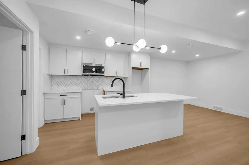2430 36 Street SW Calgary AB T3E2Z5
