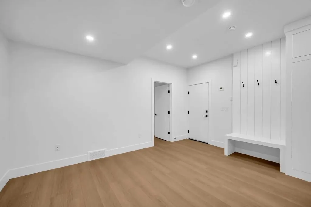 2430 36 Street SW Calgary AB T3E2Z5