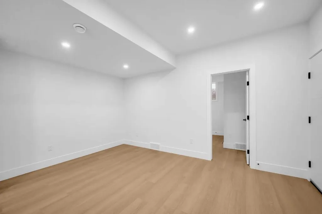 2430 36 Street SW Calgary AB T3E2Z5