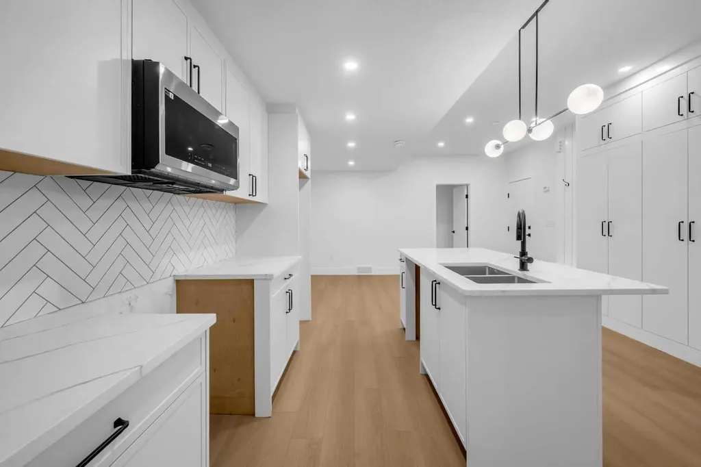 2430 36 Street SW Calgary AB T3E2Z5