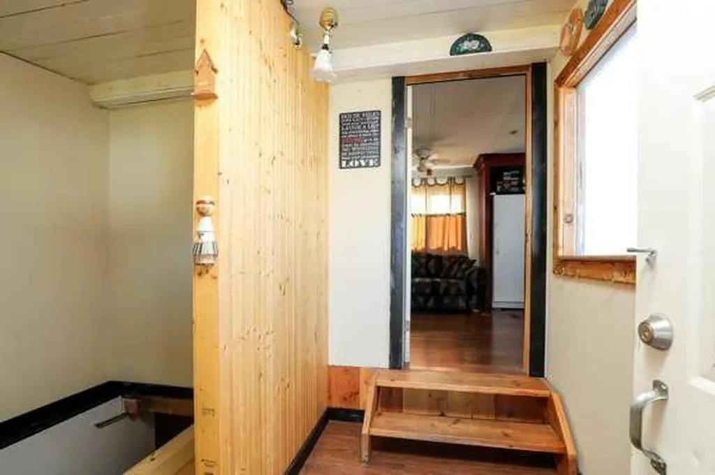 22720, 22718 8 Avenue Hillcrest AB T0K 1C0