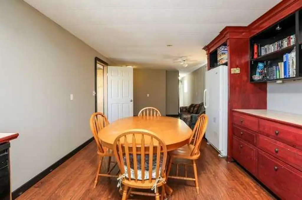 22720, 22718 8 Avenue Hillcrest AB T0K 1C0