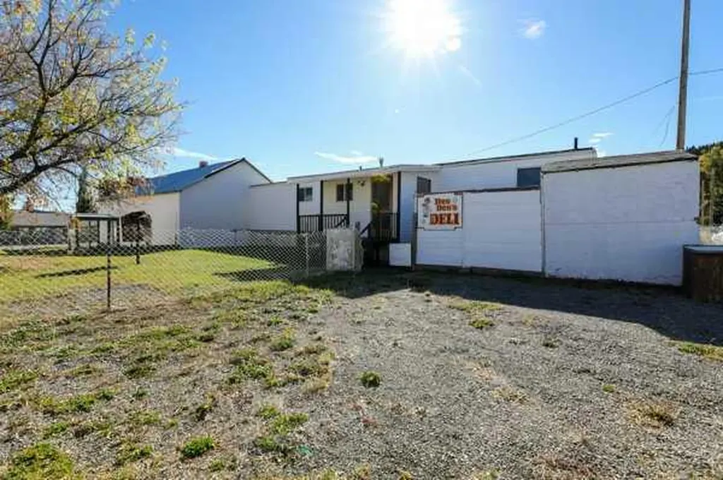 22720, 22718 8 Avenue Hillcrest AB T0K 1C0