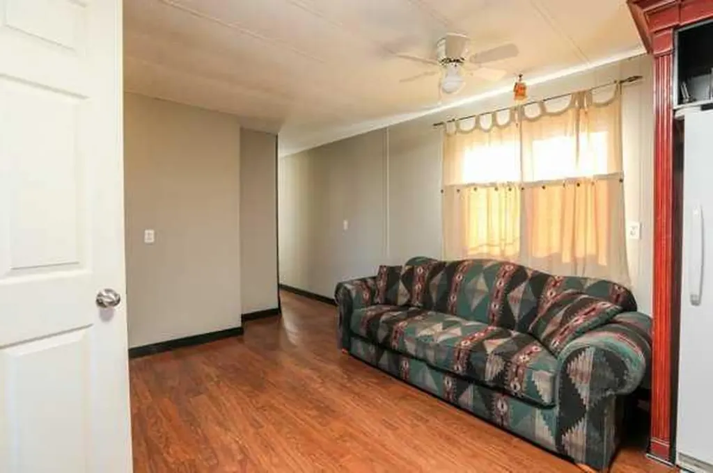 22720, 22718 8 Avenue Hillcrest AB T0K 1C0