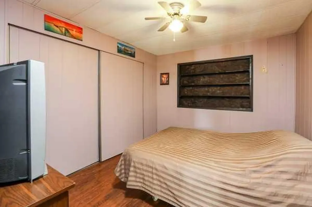 22720, 22718 8 Avenue Hillcrest AB T0K 1C0