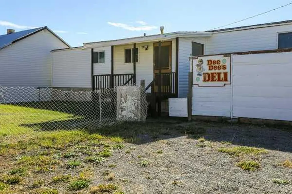 22720, 22718 8 Avenue Hillcrest AB T0K 1C0