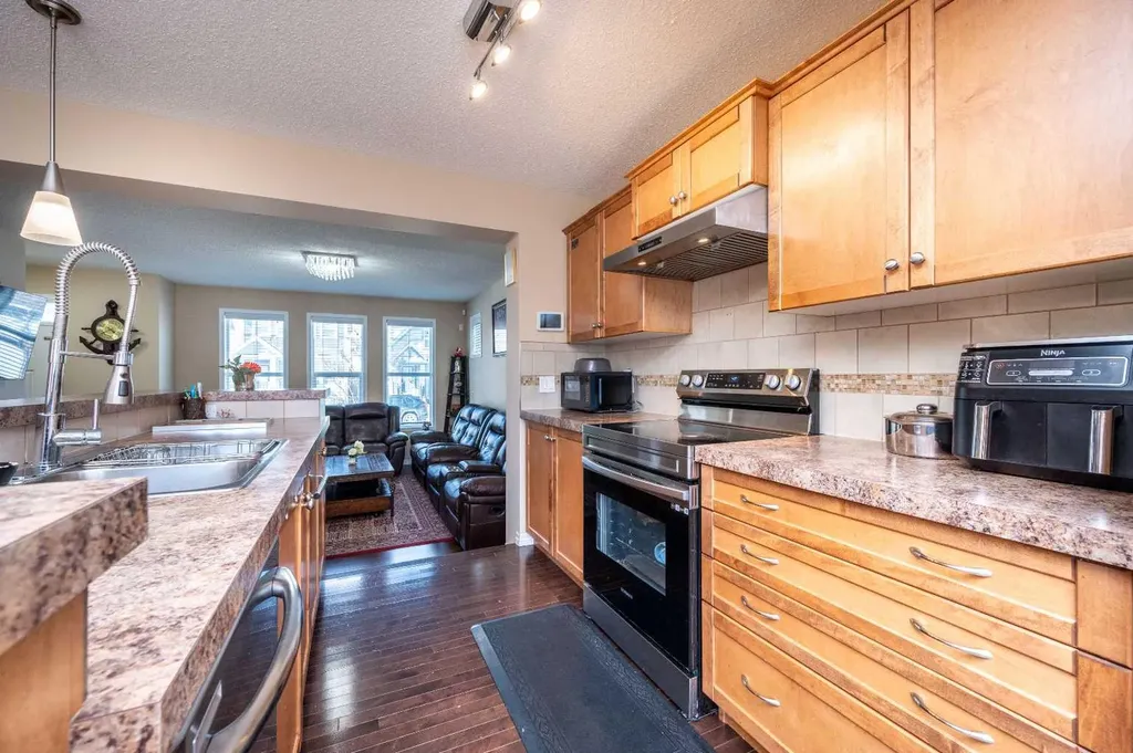 57 Skyview Point Common NE Calgary AB T3N0H1