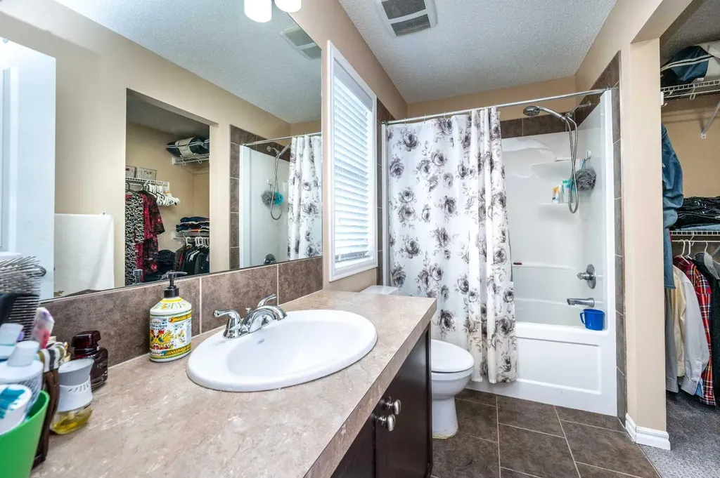 57 Skyview Point Common NE Calgary AB T3N0H1
