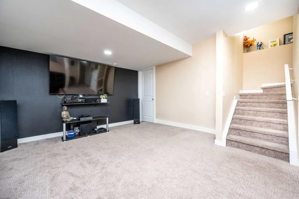 57 Skyview Point Common NE Calgary AB T3N0H1
