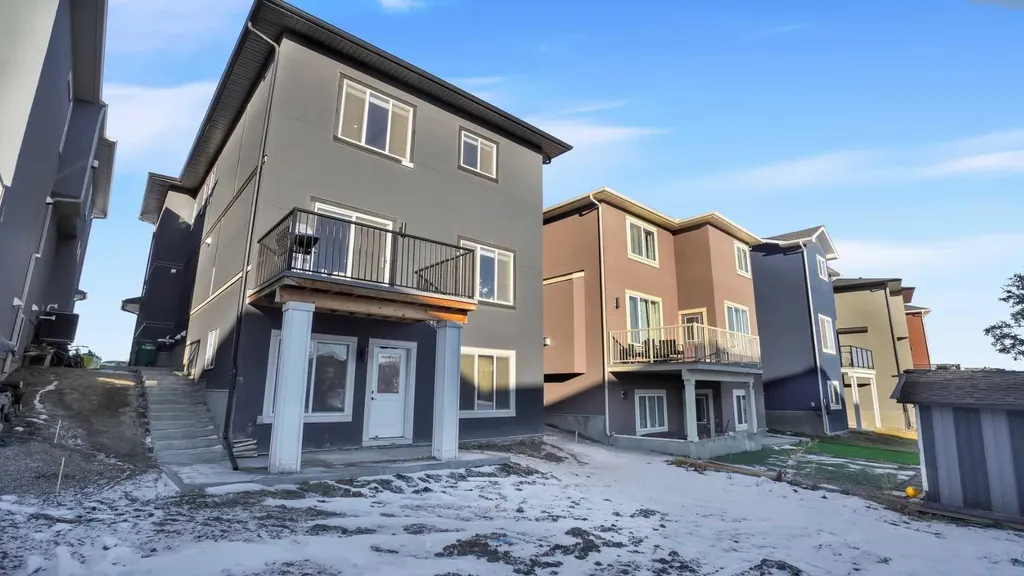 66 Baysprings Gardens SW Airdrie AB T4B 5C6