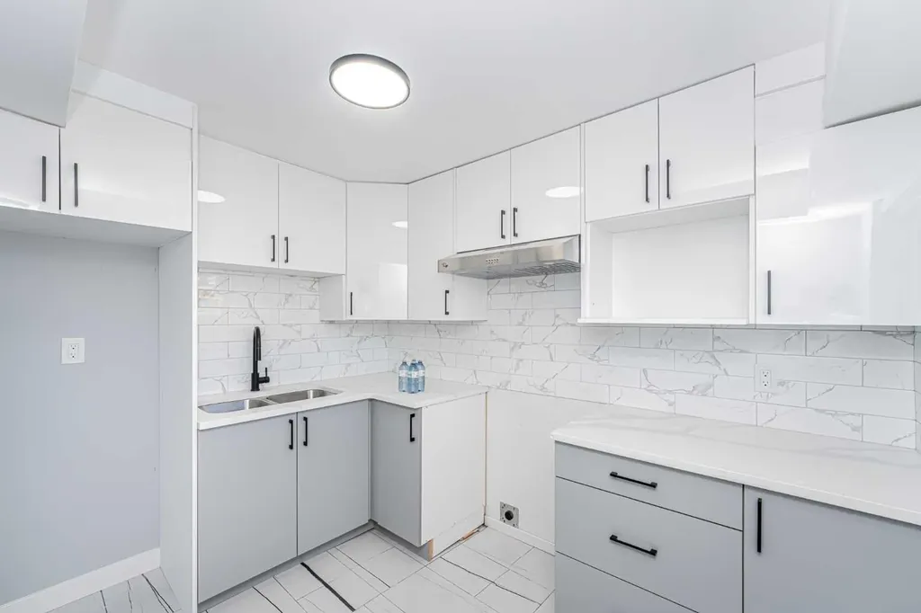 6403 Centre Street NW Calgary AB T2K 0V3
