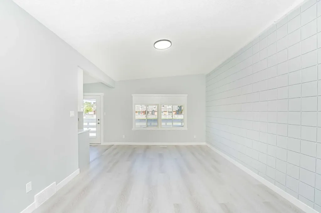 6403 Centre Street NW Calgary AB T2K 0V3