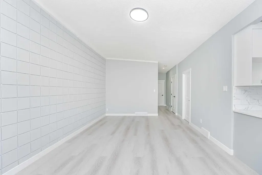 6403 Centre Street NW Calgary AB T2K 0V3