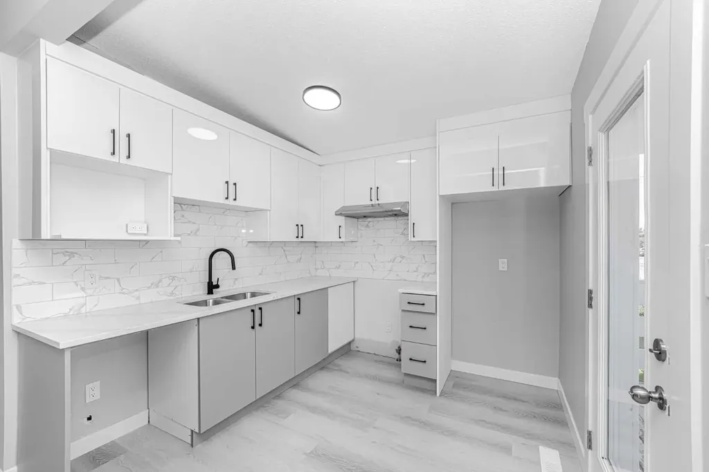 6403 Centre Street NW Calgary AB T2K 0V3