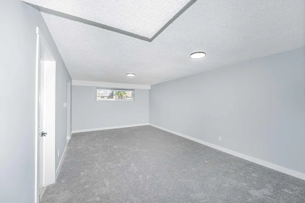6403 Centre Street NW Calgary AB T2K 0V3