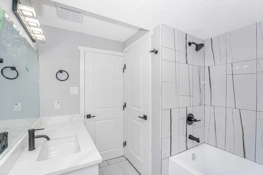 6403 Centre Street NW Calgary AB T2K 0V3