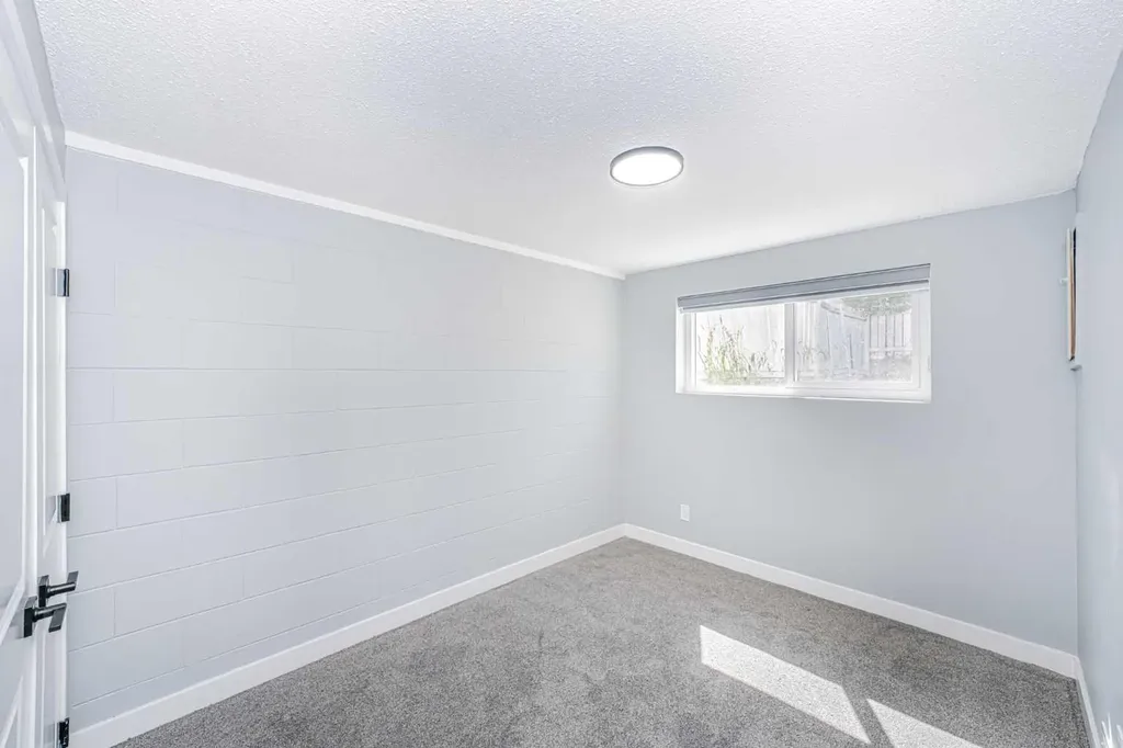 6403 Centre Street NW Calgary AB T2K 0V3