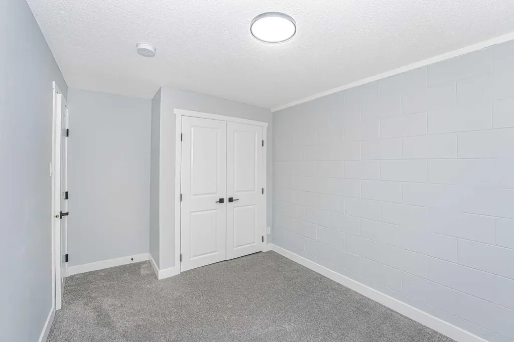 6403 Centre Street NW Calgary AB T2K 0V3