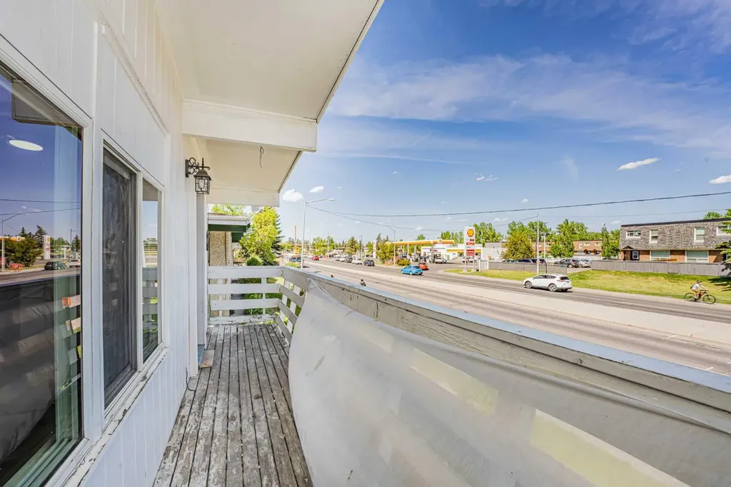 6403 Centre Street NW Calgary AB T2K 0V3