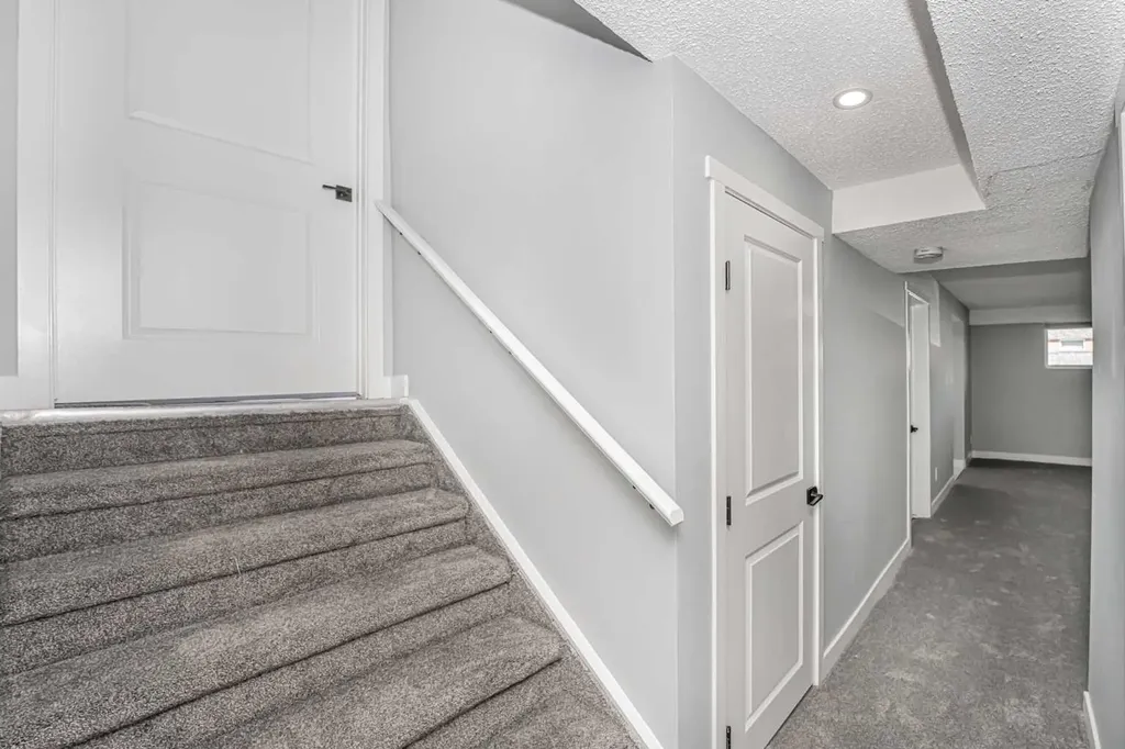 6403 Centre Street NW Calgary AB T2K 0V3