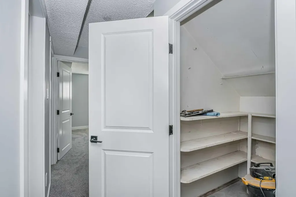 6403 Centre Street NW Calgary AB T2K 0V3