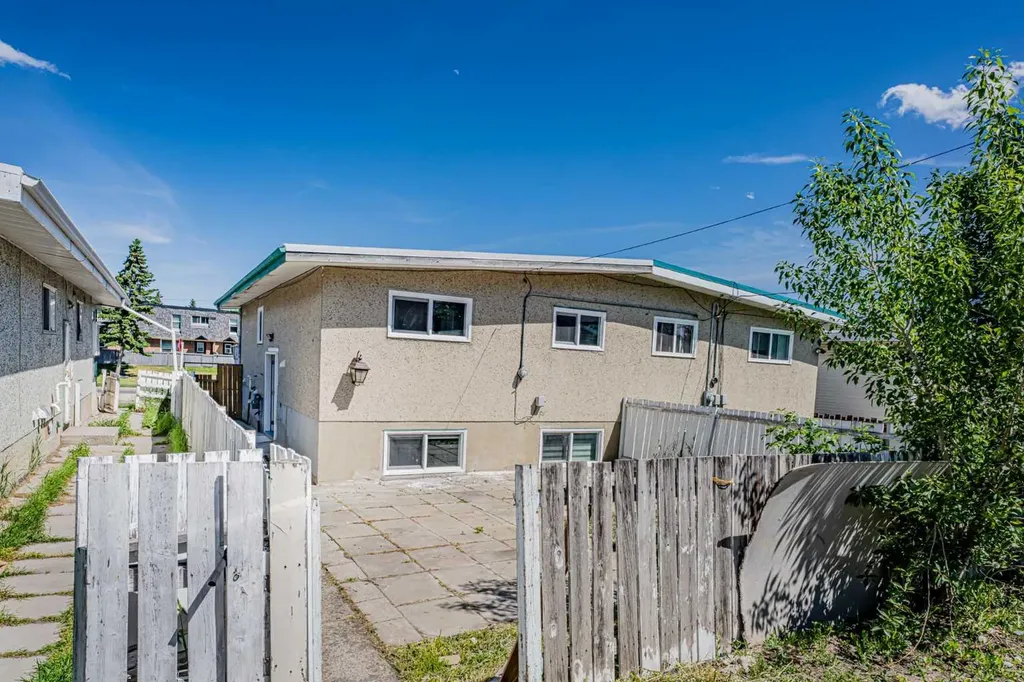 6403 Centre Street NW Calgary AB T2K 0V3