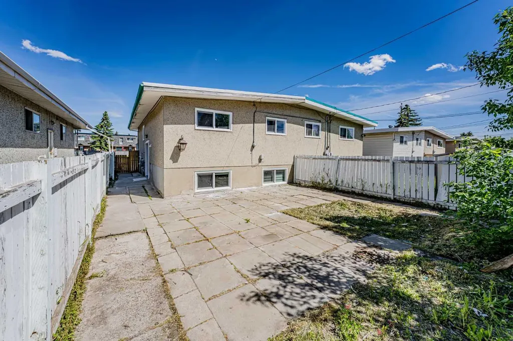 6403 Centre Street NW Calgary AB T2K 0V3