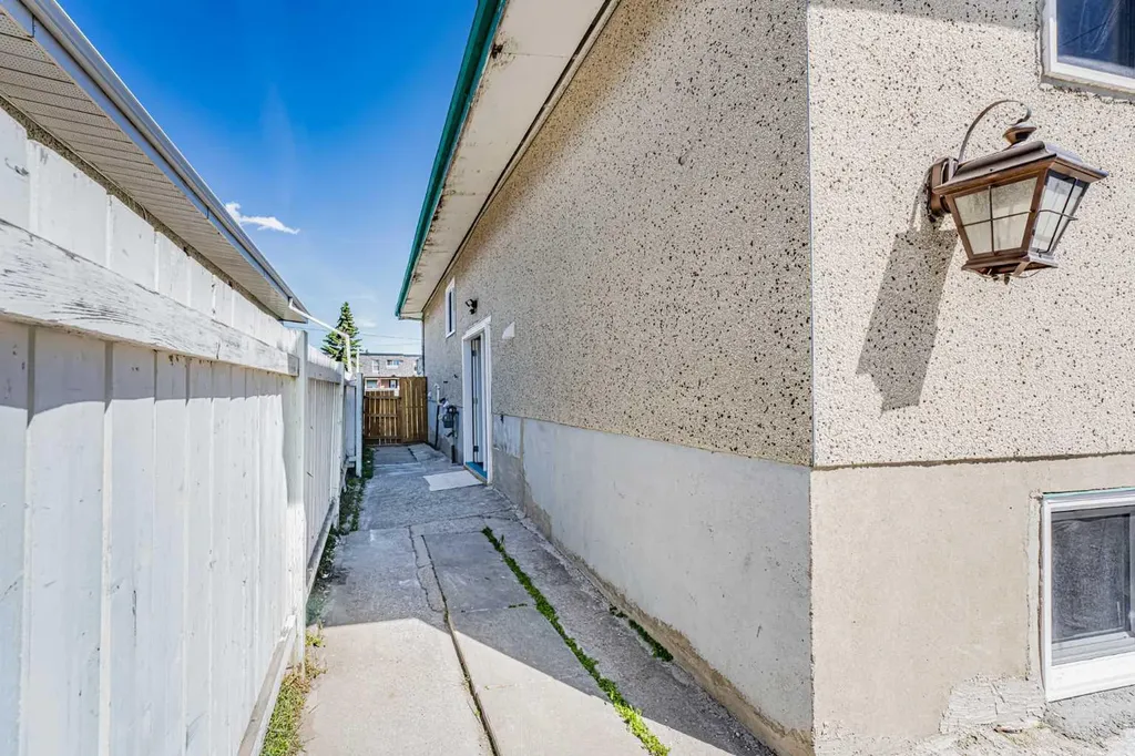 6403 Centre Street NW Calgary AB T2K 0V3