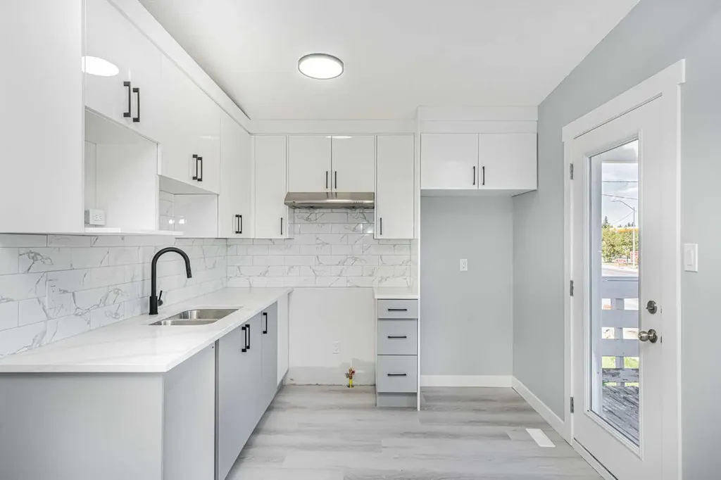 6403 Centre Street NW Calgary AB T2K 0V3