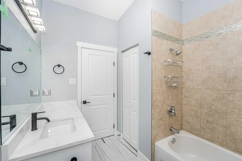 6403 Centre Street NW Calgary AB T2K 0V3