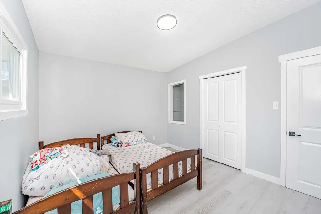 6403 Centre Street NW Calgary AB T2K 0V3