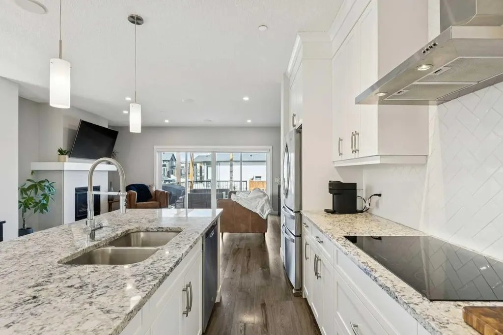288 Lucas Avenue Calgary AB T3P 1N3