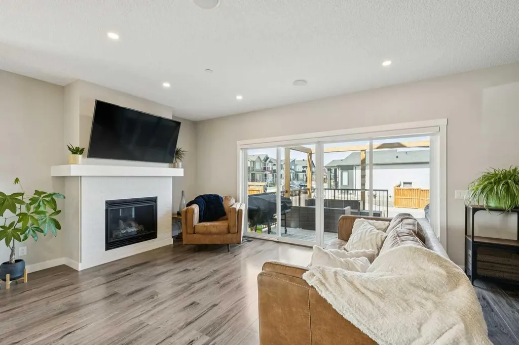288 Lucas Avenue Calgary AB T3P 1N3
