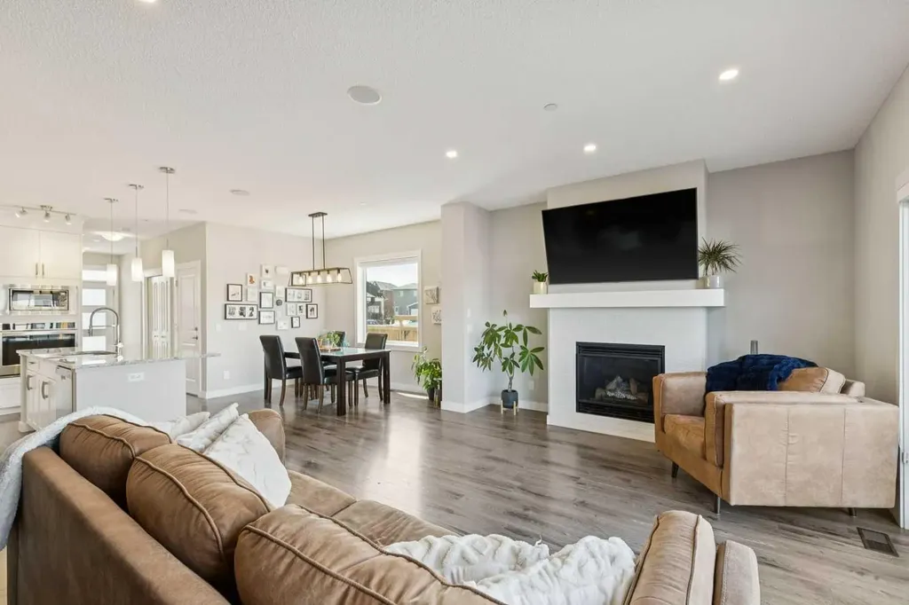 288 Lucas Avenue Calgary AB T3P 1N3