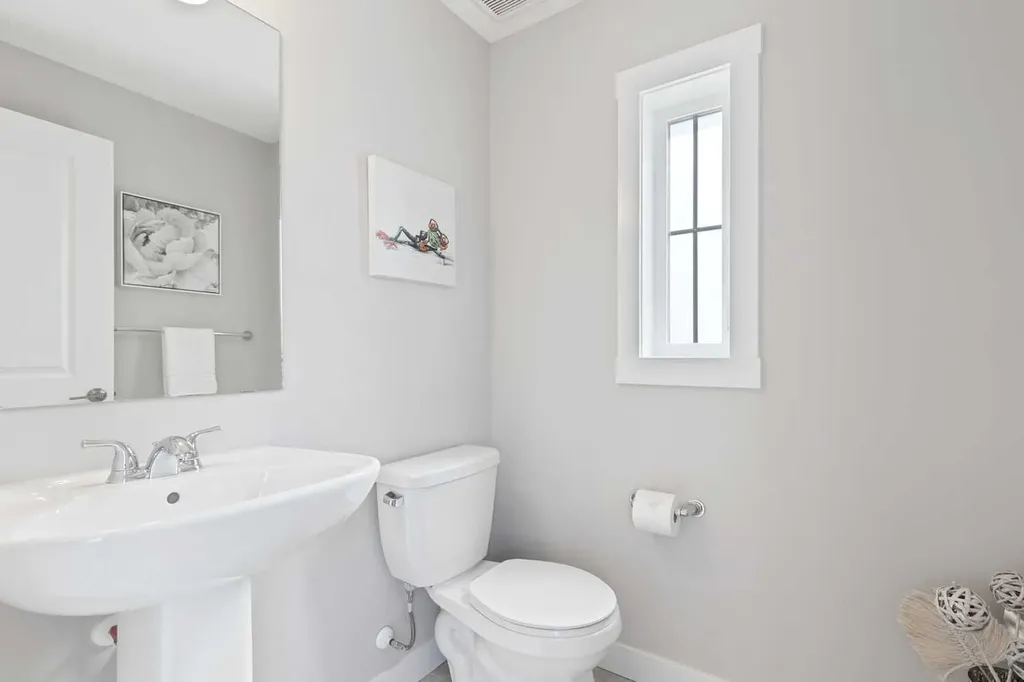 288 Lucas Avenue Calgary AB T3P 1N3