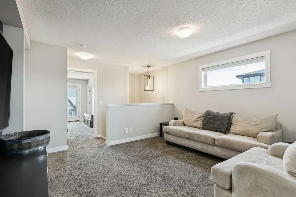 288 Lucas Avenue Calgary AB T3P 1N3