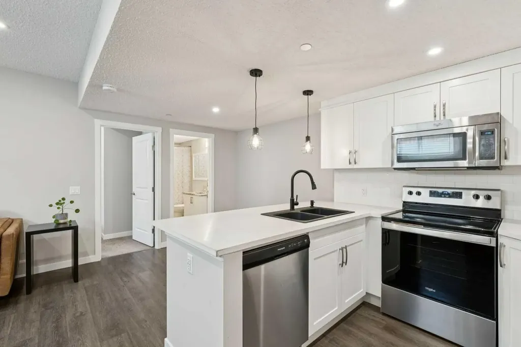 288 Lucas Avenue Calgary AB T3P 1N3