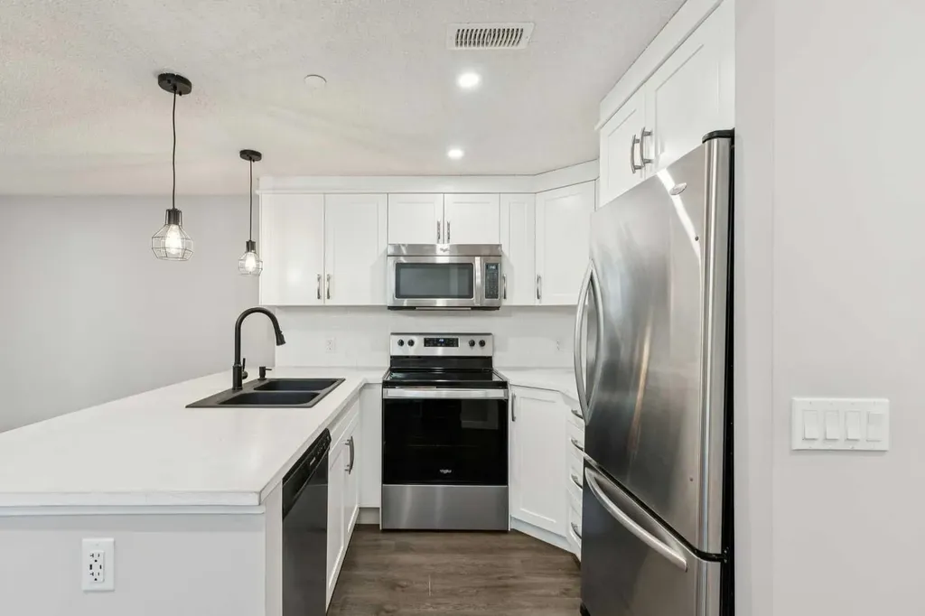 288 Lucas Avenue Calgary AB T3P 1N3