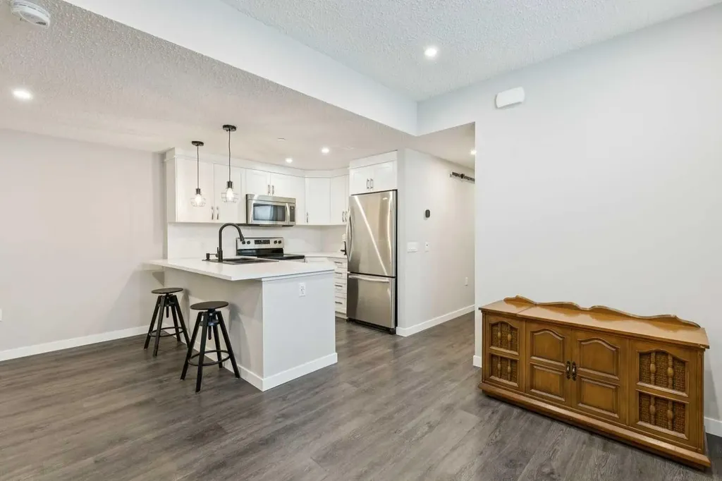 288 Lucas Avenue Calgary AB T3P 1N3