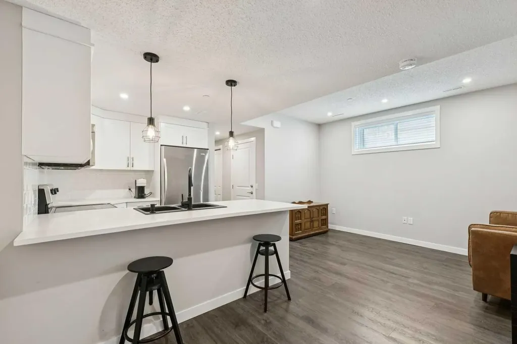 288 Lucas Avenue Calgary AB T3P 1N3